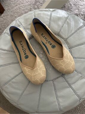 Rothy's Sahara Gold Giraffe print Knit Pointed Toe Flats with Blue Trim